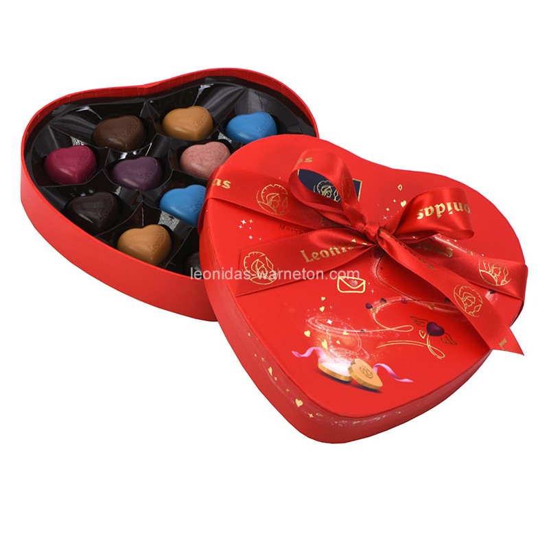 Coffret Coeur de St Valentin Leonidas avec 12 coeurs en chocolat